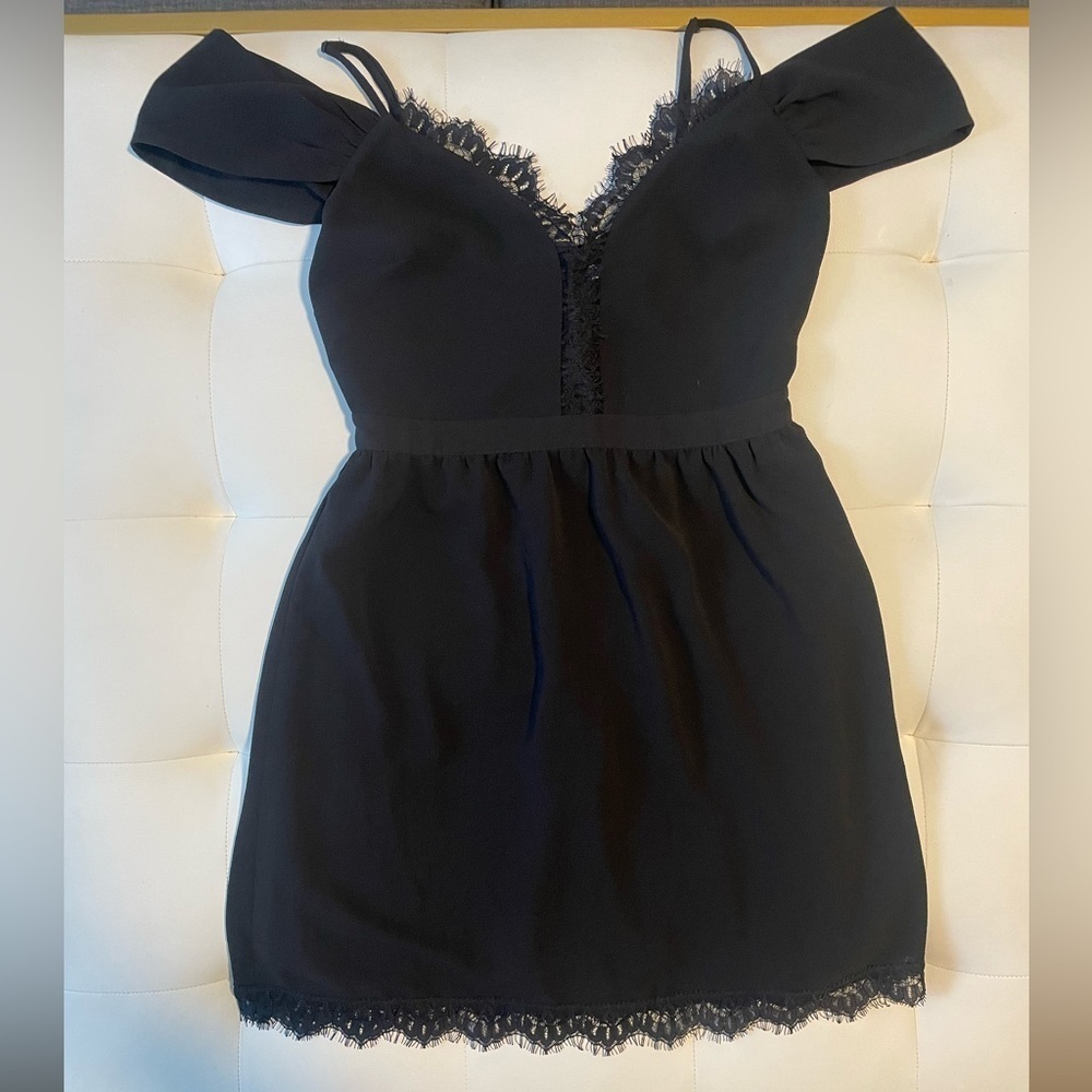 New Wayf Black Off the Shoulder Lace Trimmed Baby Doll Dress Size XS - Picture 2 of 7